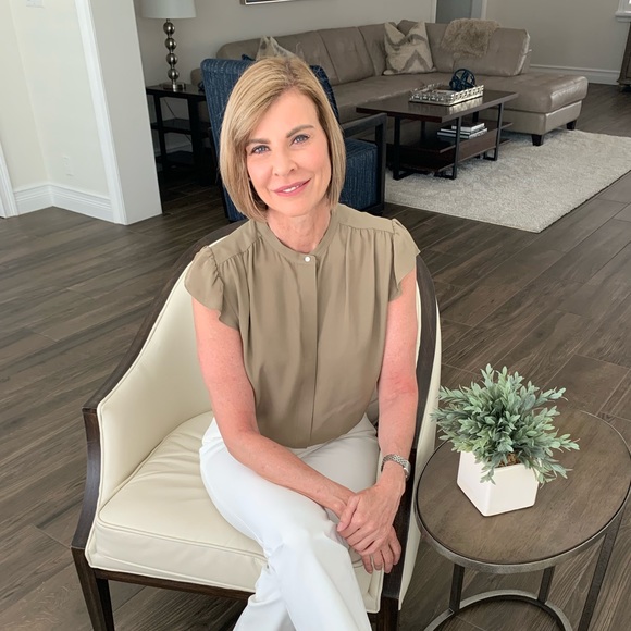 Meet your Posher, Camille - Picture 1 of 1